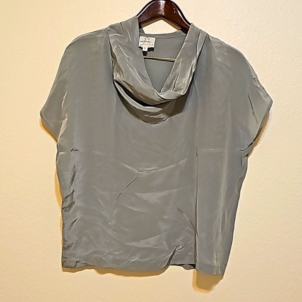 Spirithouse silk  blouse size small.‎